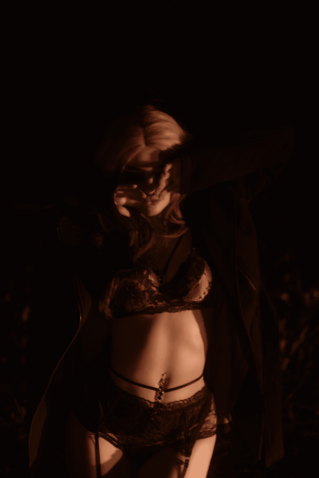 Rotten Queen model naked img