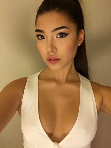 Emilymisi high quality pornstar pics