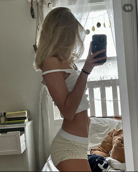 Estelle Harsh pornstar sexy pictures