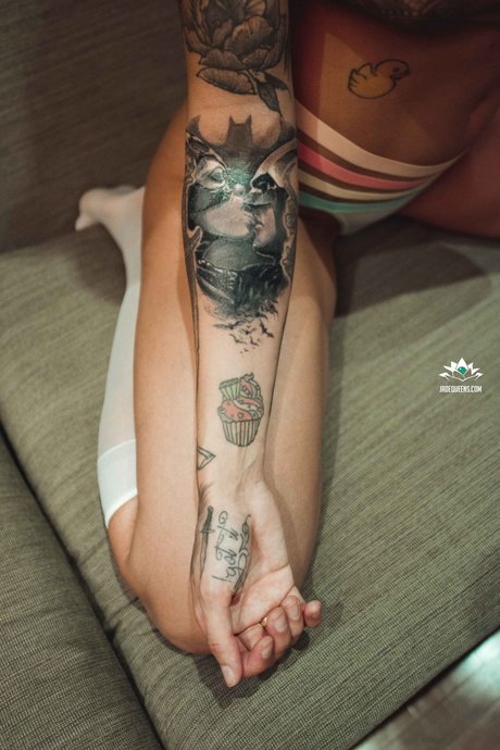 Evelyn Perez pretty pornstar pictures