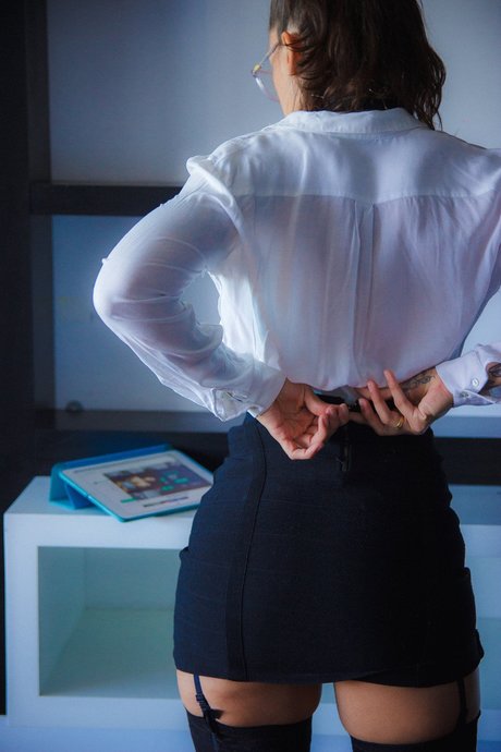 Evelyn Perez model art pics