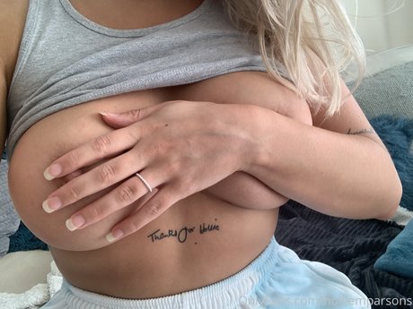 Hollie M Parsons high quality actress pic