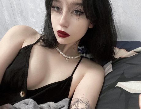 _blackshi model top img