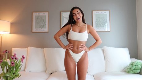 Alina Benun sexy actress gallery