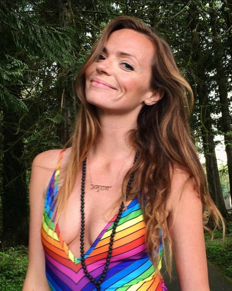 Emily Hart exclusive pornstar gallery