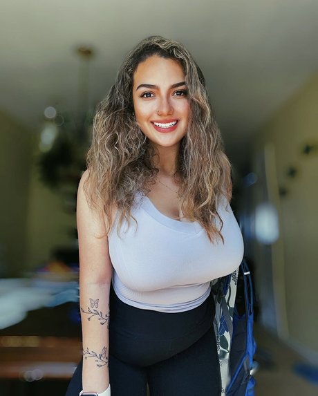 Ivel Pesantez free pornstar gallery