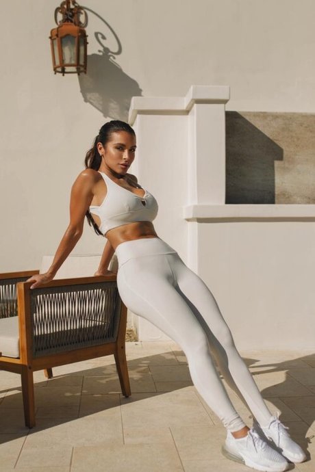 Jessica Giselle nude model pic