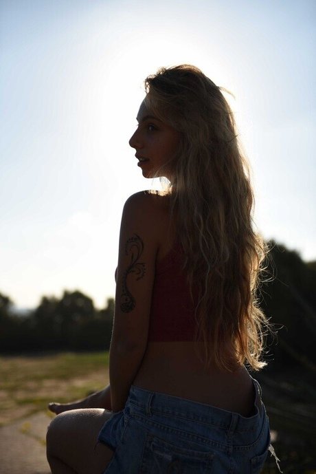 Tohar Frie xxx pornstar photo