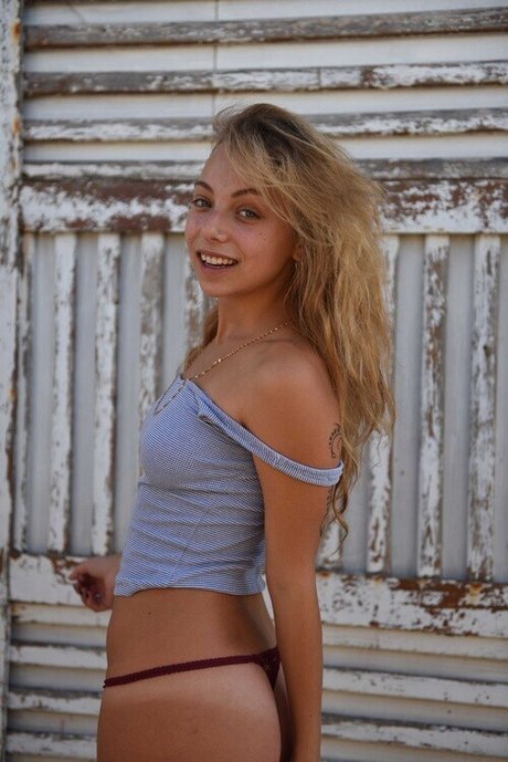 Tohar Frie free pornstar photos