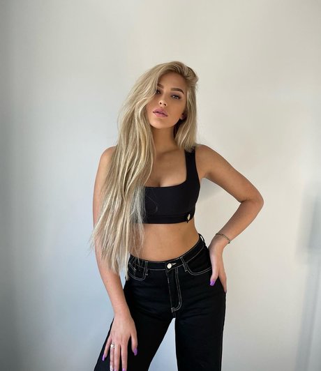 Milou Tamara Roes star art images