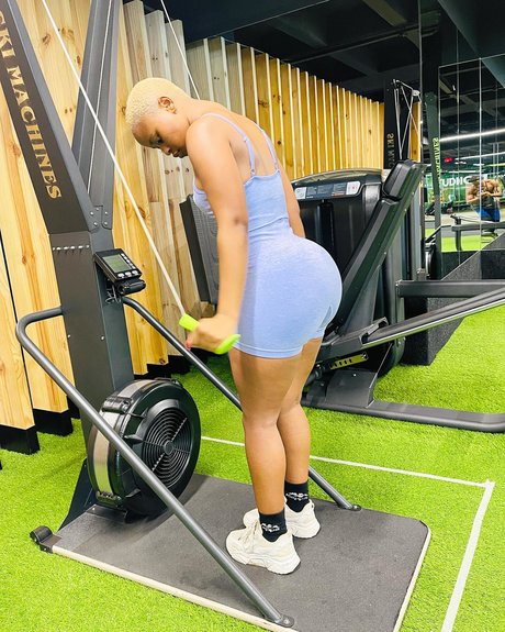 Sharon Gambu exclusive model pics