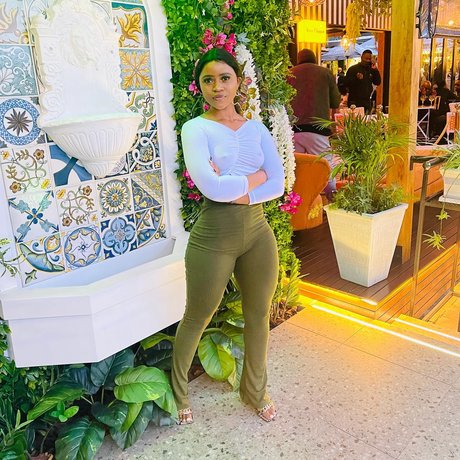 Sharon Gambu model art picture