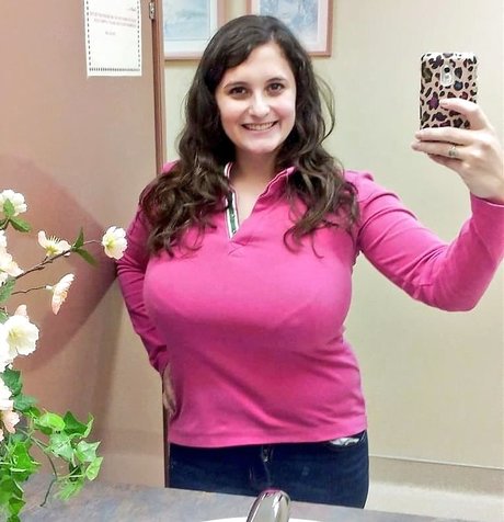 Avery Milla model best pics