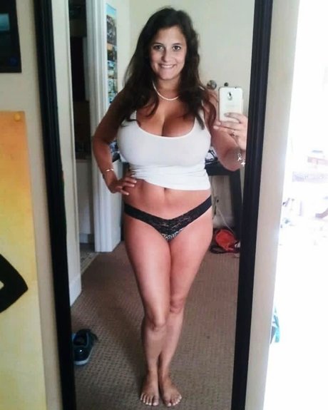 Avery Milla model perfect pics