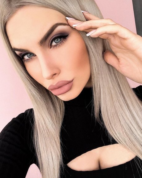 Iva Kivock erotic model photo