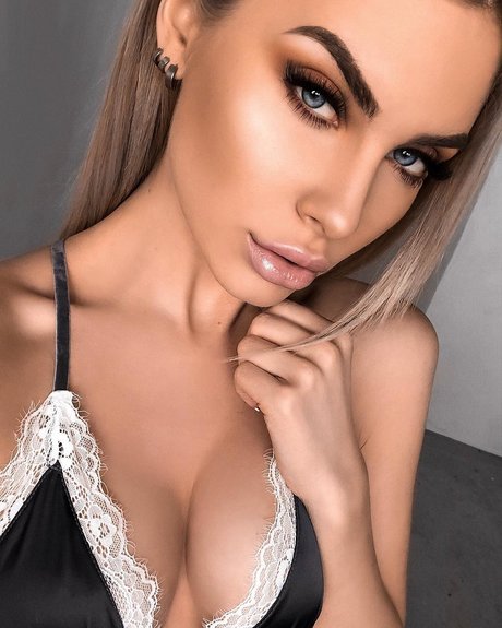 Iva Kivock model top photo