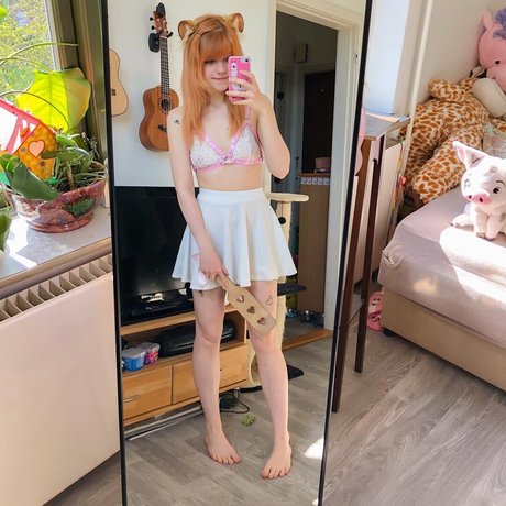 Lilsolle Chickpii pornstar pic