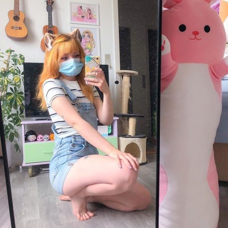 Lilsolle Chickpii pornstar erotic img