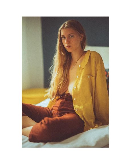 Agnes Verano model art pic