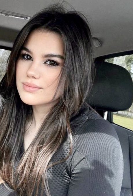 Harmony Brazeal pretty model img