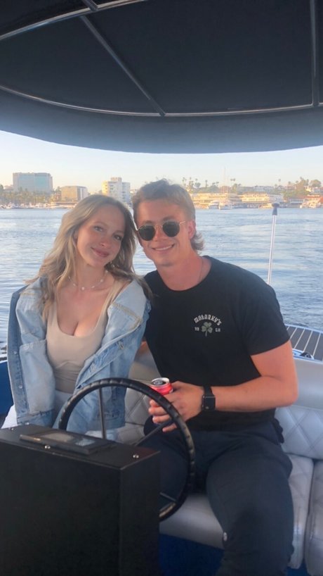 Peterstwins_ star adult img