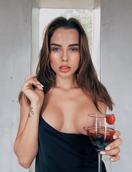 Starla Love pornstar free photo