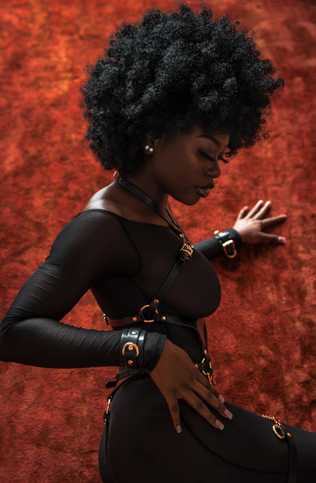 Yanju Stephens beautiful actress img