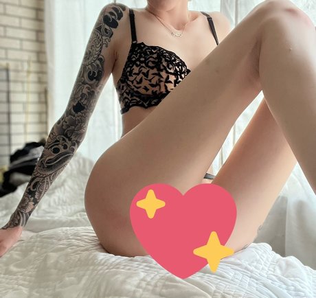 Alliury Xaerha nude pornstar pictures