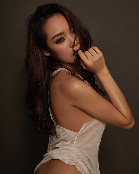 Queenie Lam hd star photos