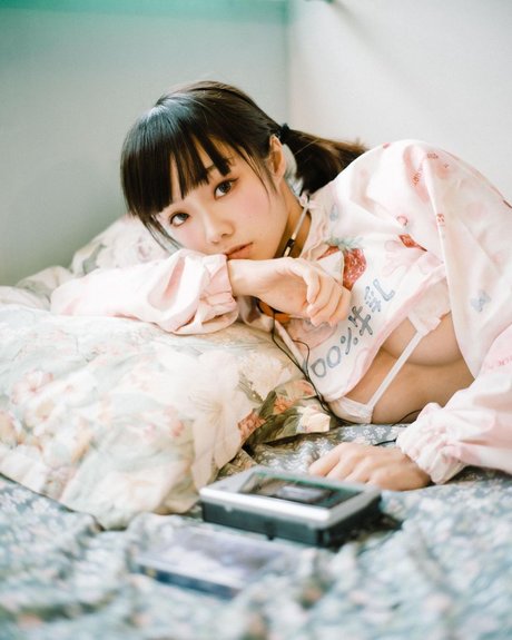 Queenie Lam nice model photo