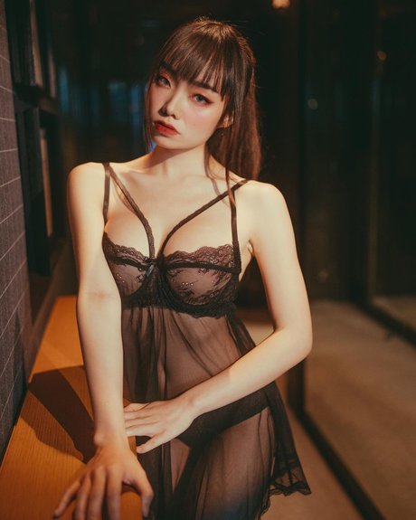 Queenie Lam hot pornstar gallery