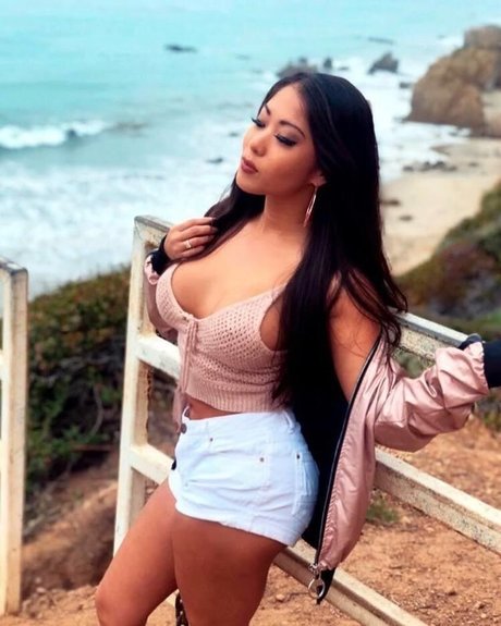 Jennybabas model erotic pic