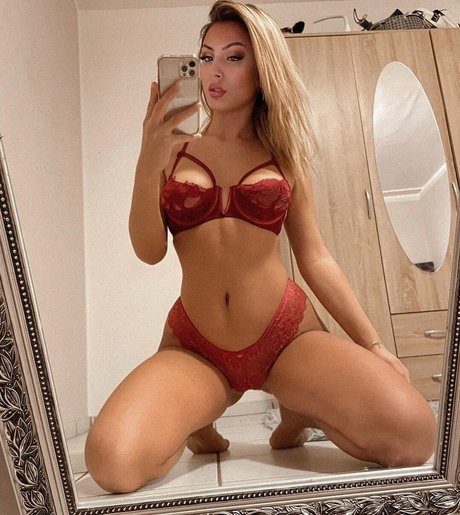 Vasilka Vazzzlegramm sexy star picture