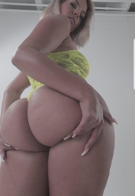 Amirah Dyme perfect star photo