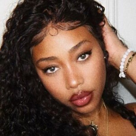 Chaotic Allure model high quality pic