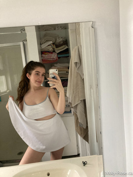 _Molly Barkasy pretty star img