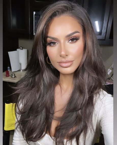 Katherine Eftekhari_ model pretty picture