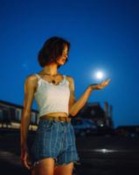 Roxane Eylaud_ hot actress image