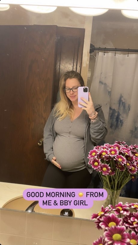 college girl onlyfans hot naked pictures