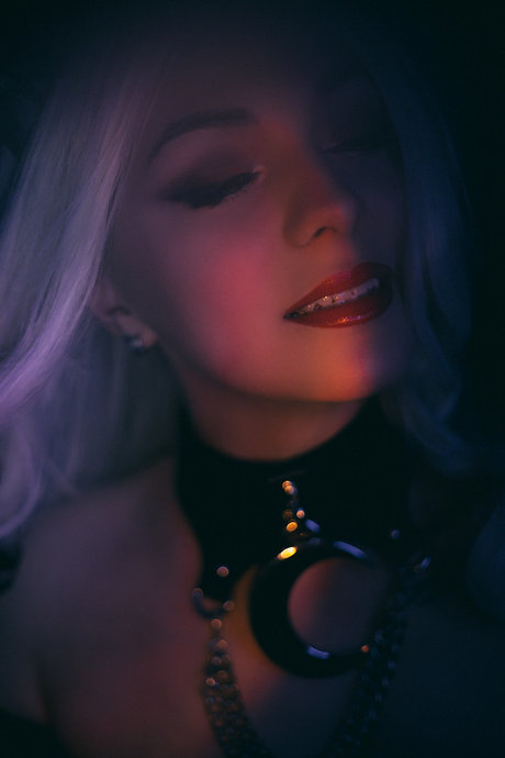 Dear Iris model hot pics