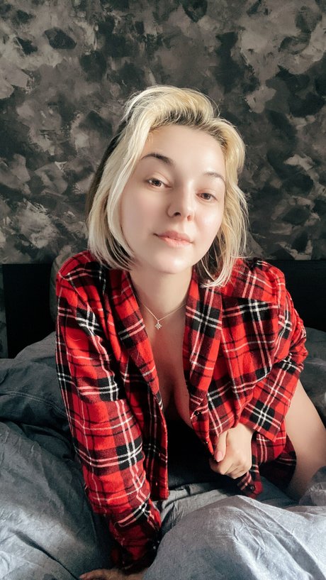 Dear Iris art pornstar gallery