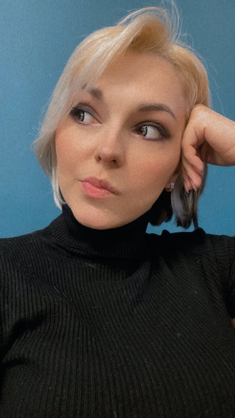 Dear Iris nudes model img