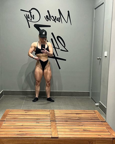 Kat Dinnigan exclusive star img