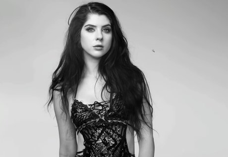 Bec Paws_ naked model pictures