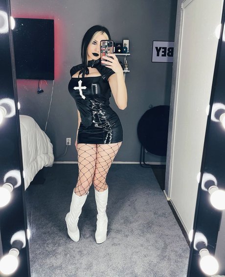 Laura Amuyus_ naked actress archive