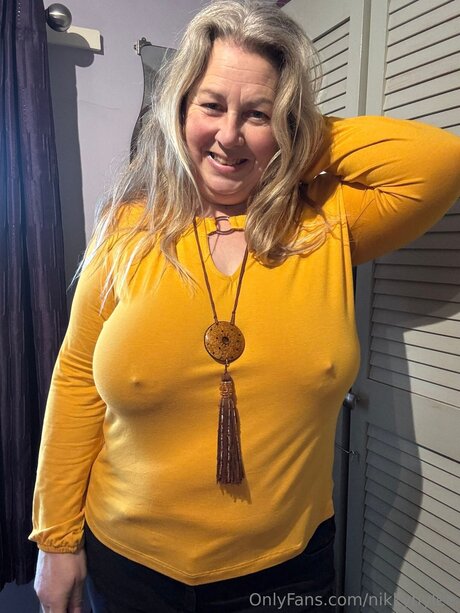 Nikkynylee model best pic