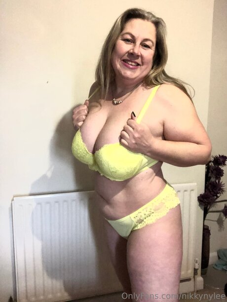 Nikkynylee best model pictures