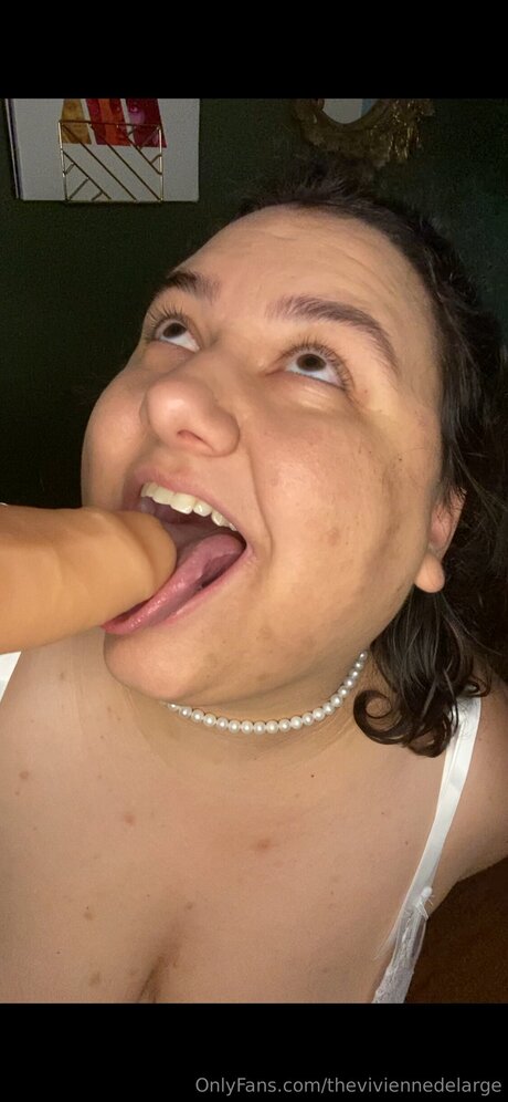 Theviviennedelarge sexy actress img