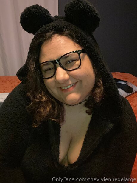 Theviviennedelarge model sexy img