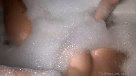 Yourbigtitss pornstar sexy gallery